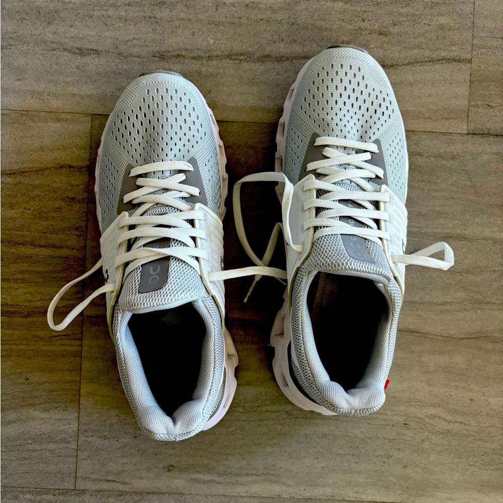 Sz 8 women’s On Clouds. Great condition